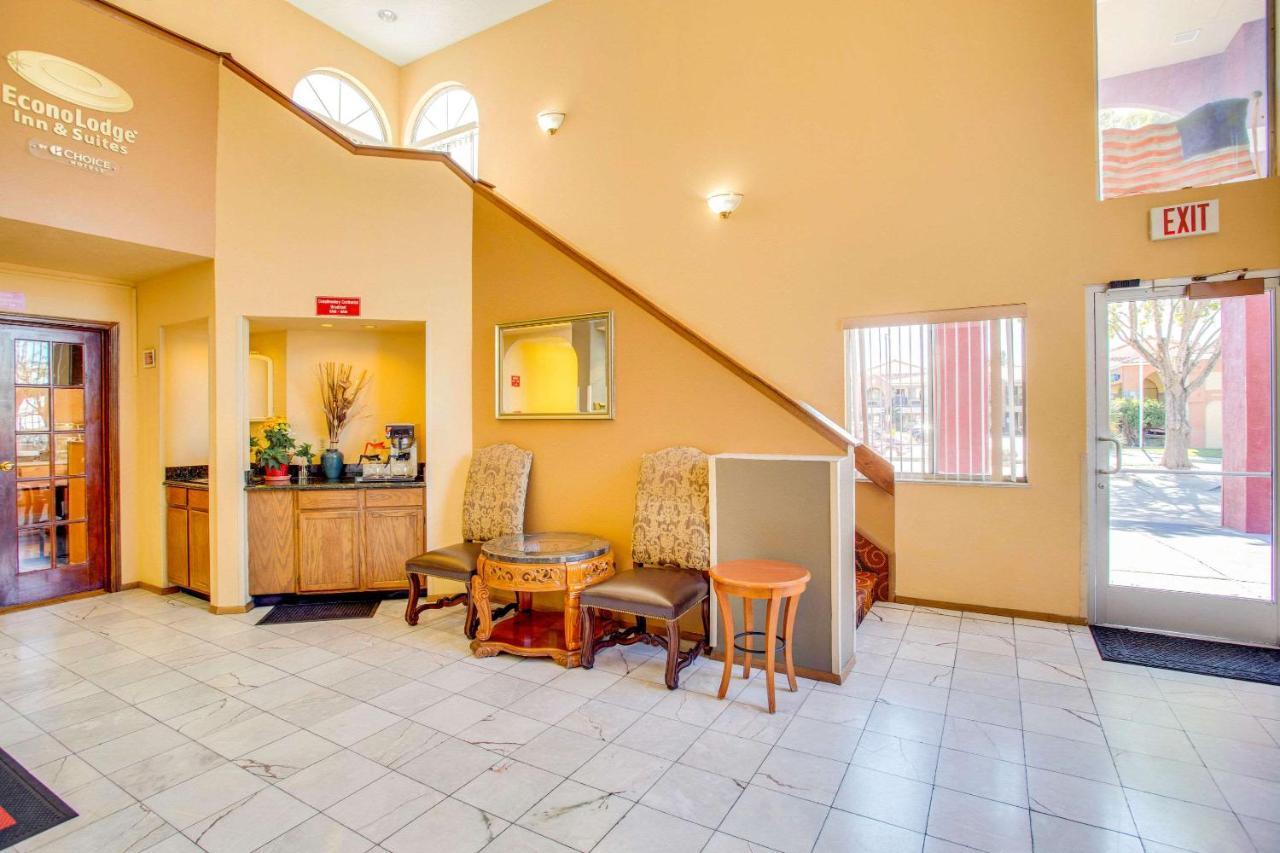 Econo Lodge Inn & Suites Albuquerque East I-40 Eubank Exit Dış mekan fotoğraf