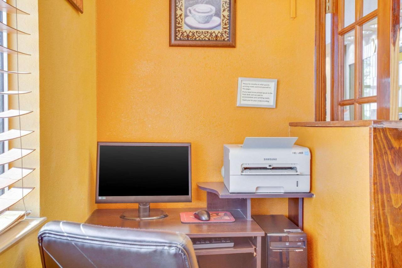Econo Lodge Inn & Suites Albuquerque East I-40 Eubank Exit Dış mekan fotoğraf