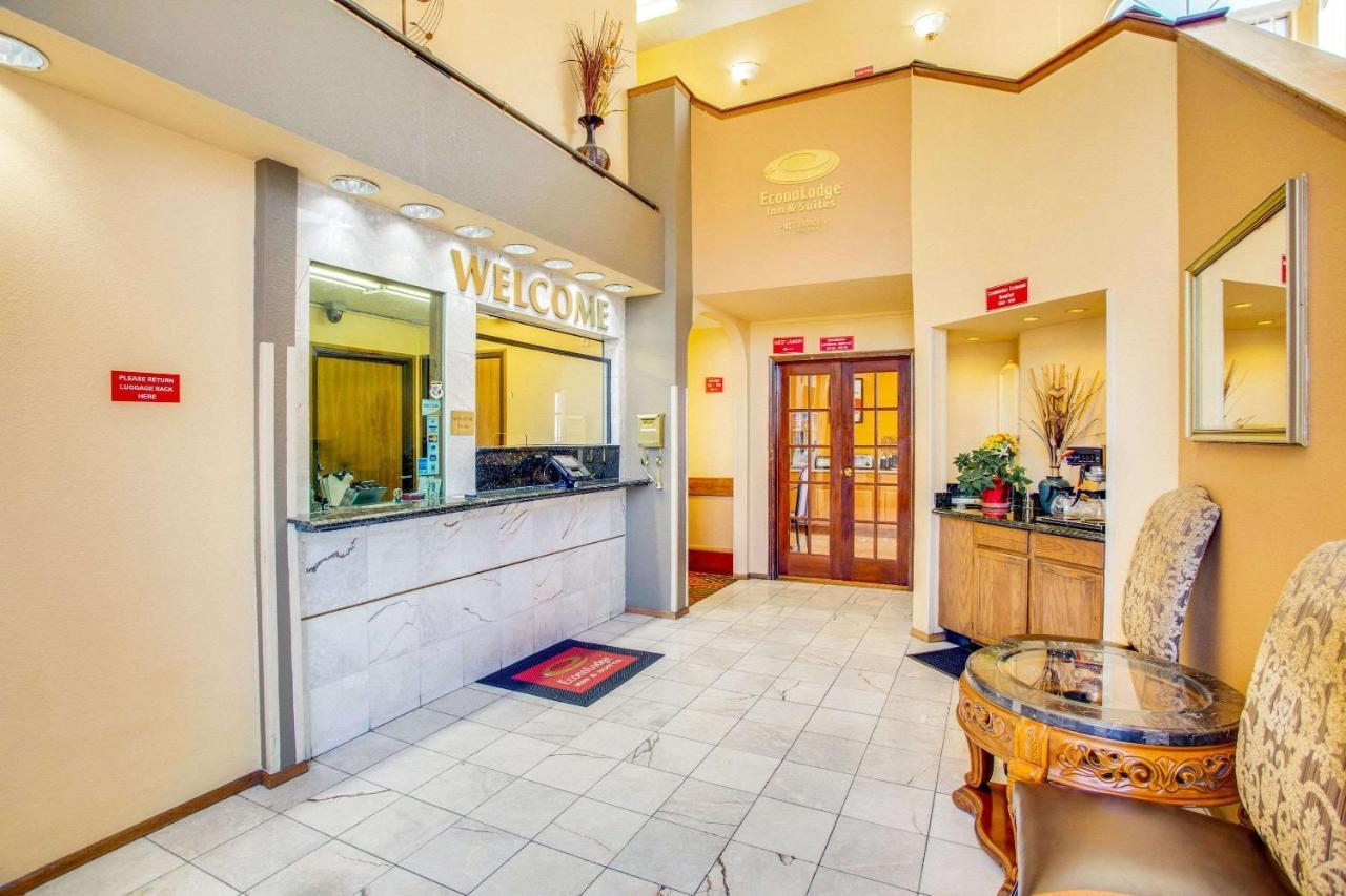 Econo Lodge Inn & Suites Albuquerque East I-40 Eubank Exit Dış mekan fotoğraf