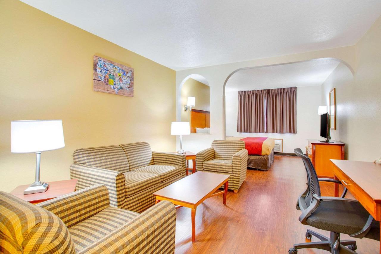 Econo Lodge Inn & Suites Albuquerque East I-40 Eubank Exit Dış mekan fotoğraf