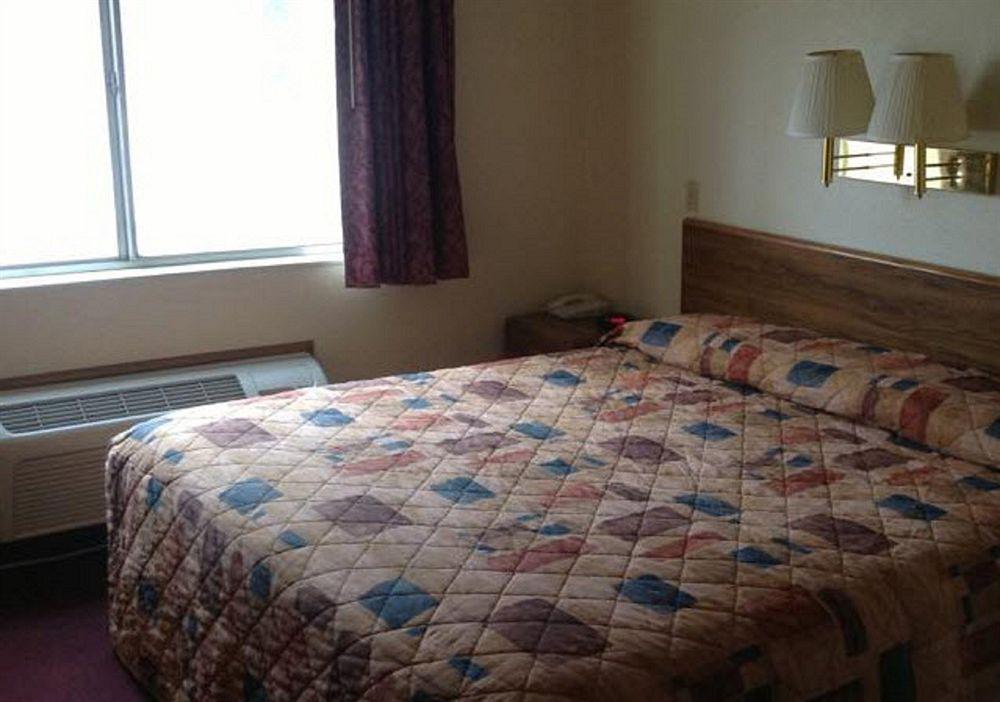 Econo Lodge Inn & Suites Albuquerque East I-40 Eubank Exit Dış mekan fotoğraf