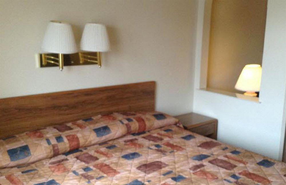 Econo Lodge Inn & Suites Albuquerque East I-40 Eubank Exit Dış mekan fotoğraf