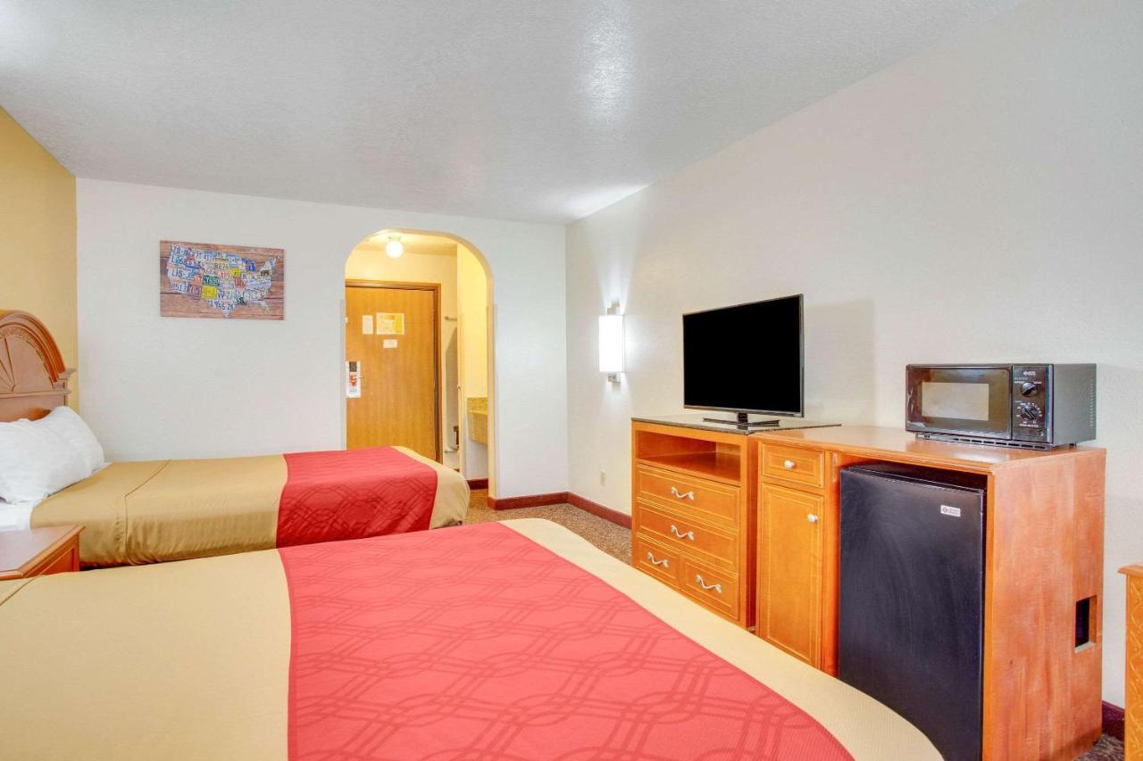 Econo Lodge Inn & Suites Albuquerque East I-40 Eubank Exit Dış mekan fotoğraf