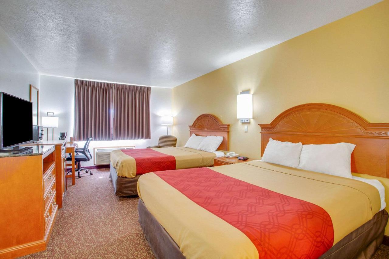 Econo Lodge Inn & Suites Albuquerque East I-40 Eubank Exit Dış mekan fotoğraf