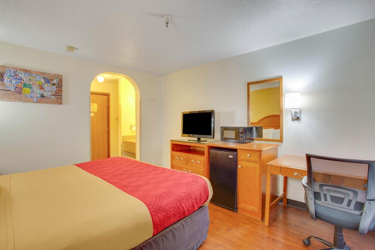 Econo Lodge Inn & Suites Albuquerque East I-40 Eubank Exit Dış mekan fotoğraf