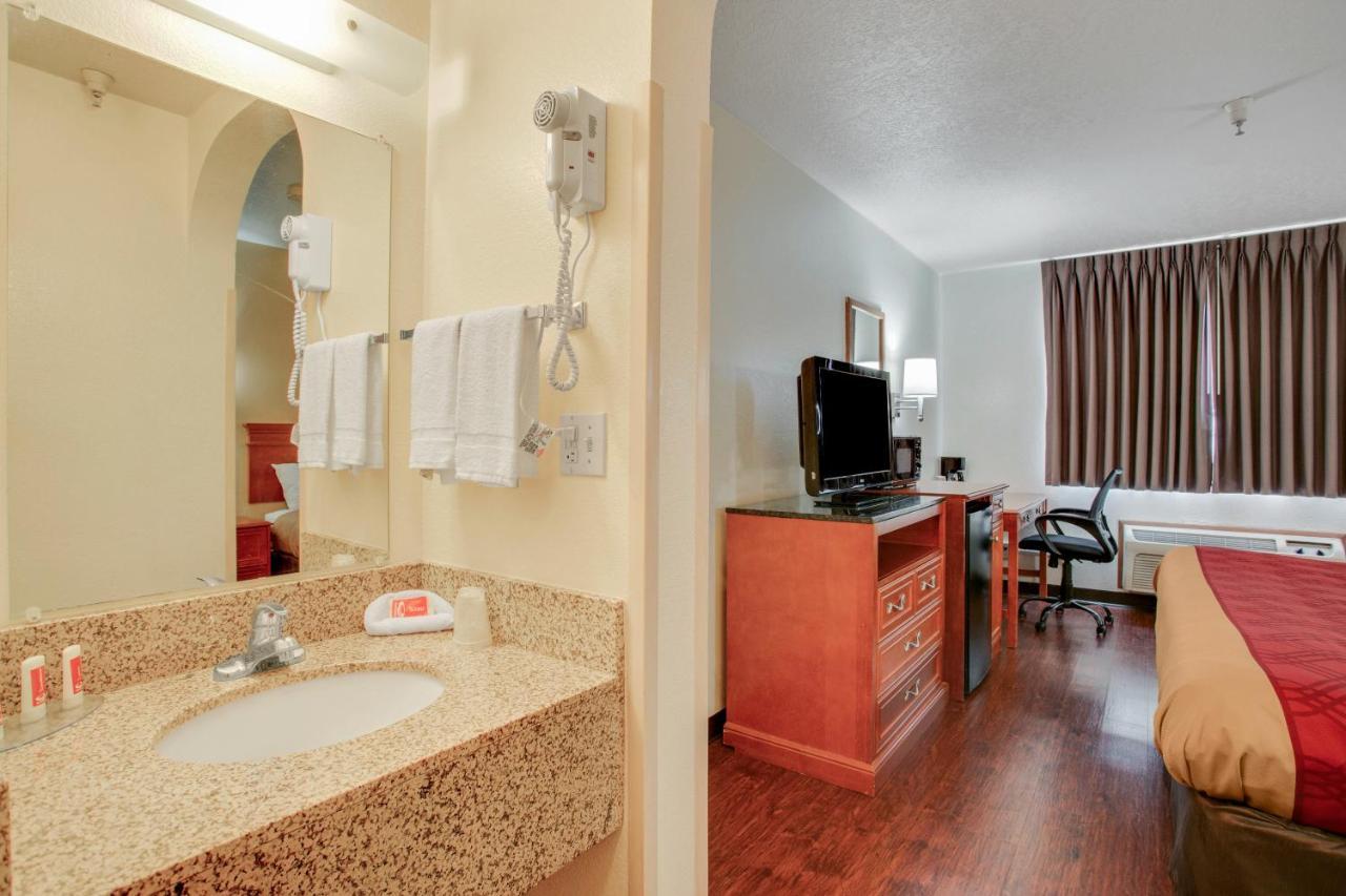 Econo Lodge Inn & Suites Albuquerque East I-40 Eubank Exit Dış mekan fotoğraf